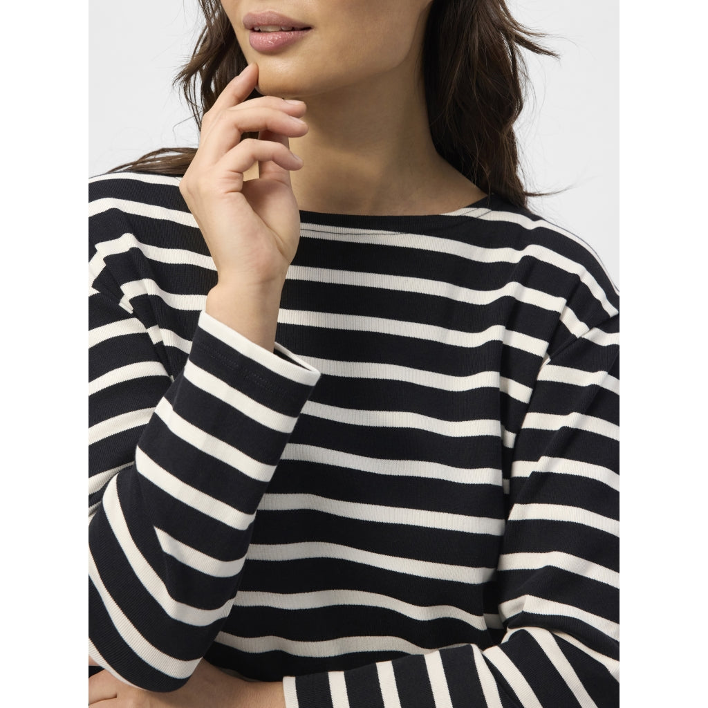 Claudia T-shirt - Black Stripe